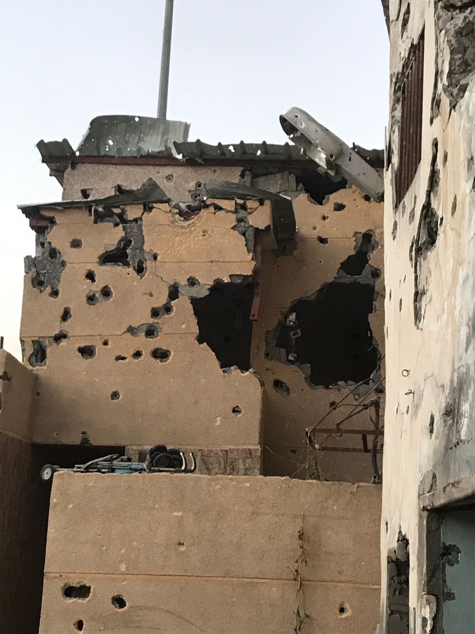 «بي بي سي»: هنا ليست سوريا أو العراق إنها ما بقي من حطام «العوامية»